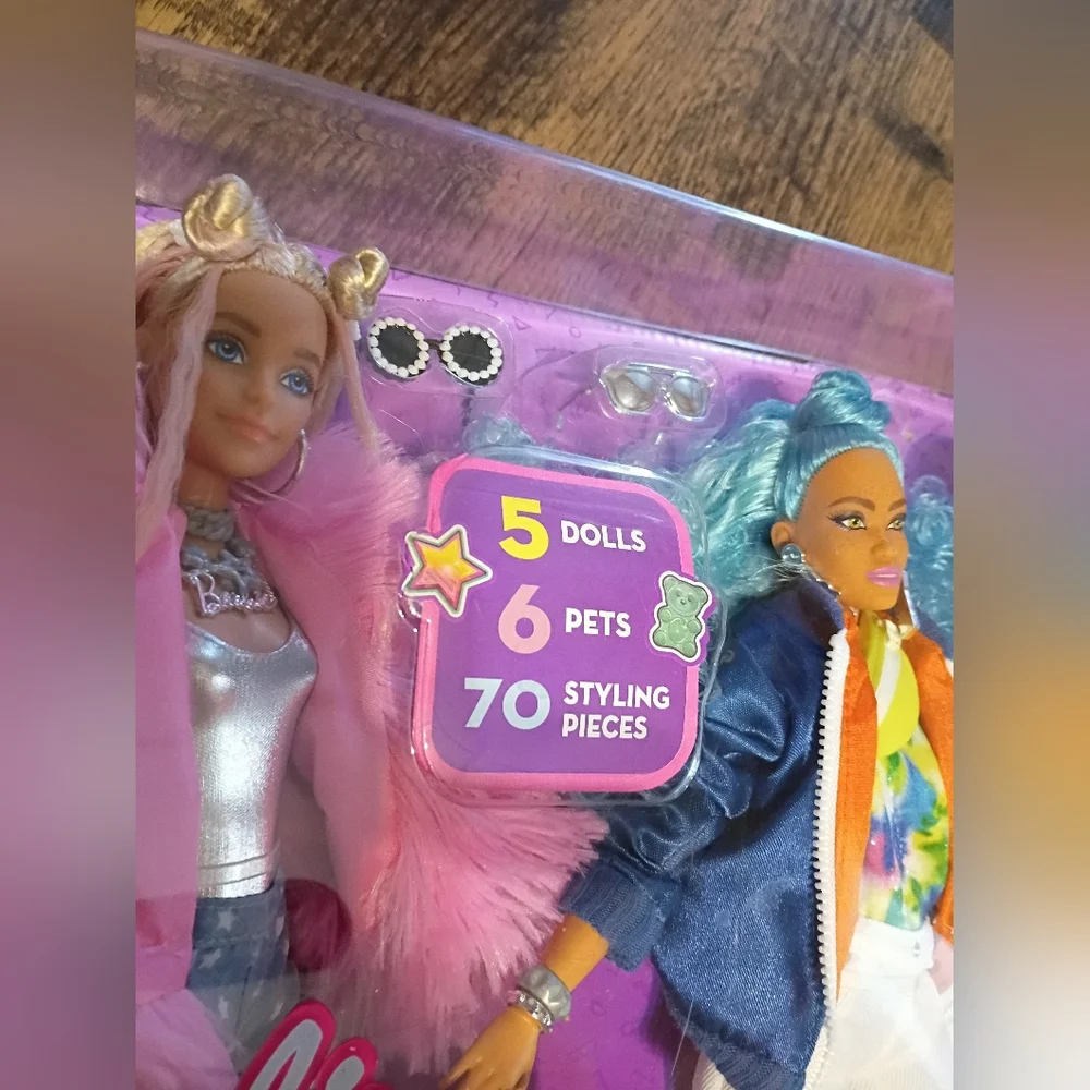Barbie Extra Fashion Dolls 5-Pack 6 Pets & 70 Styling Pieces Clothes Accessories - Picture 6 of 11